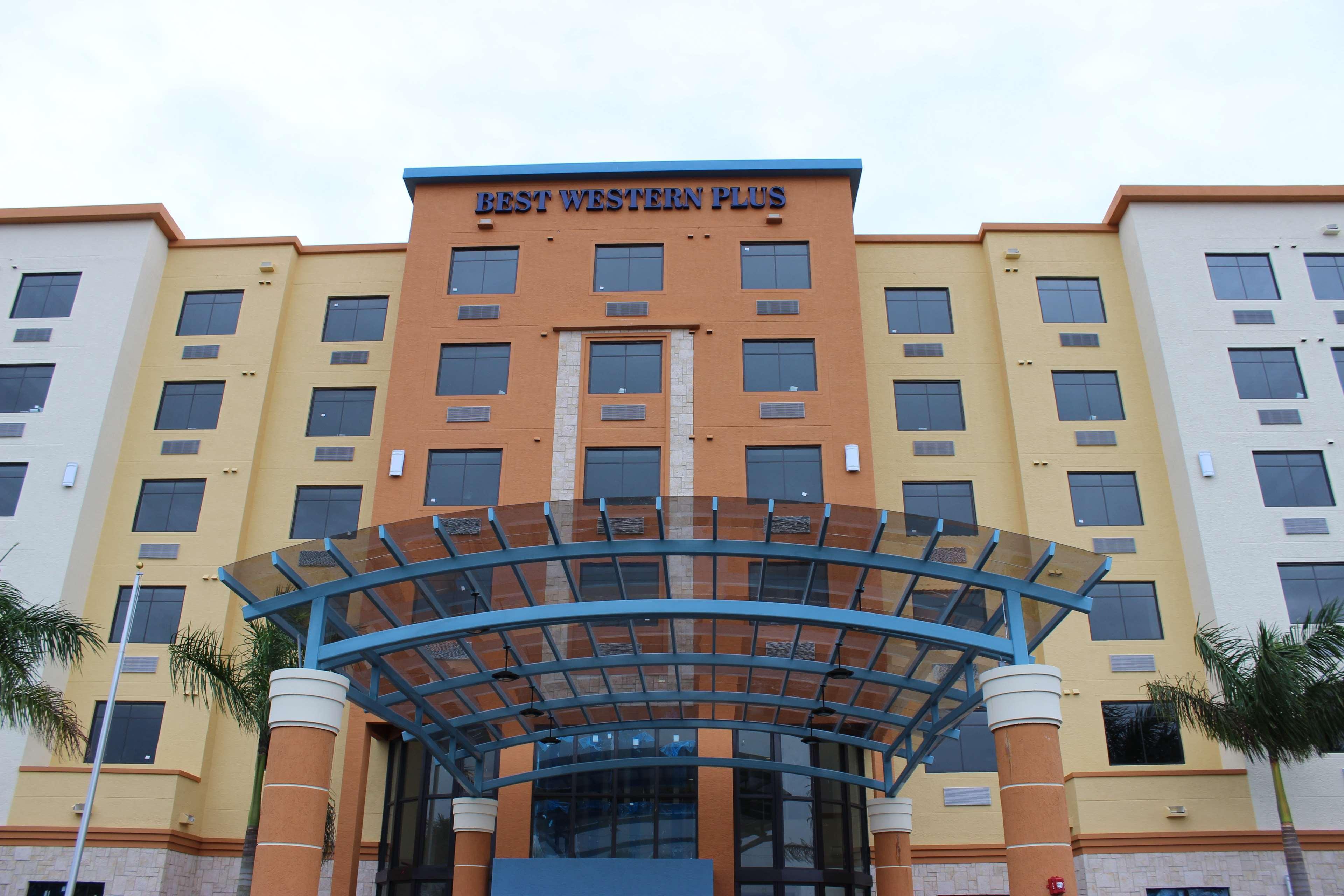 Best Western Plus Miami Executive Airport Hotel And Suites Country Walk Exteriör bild