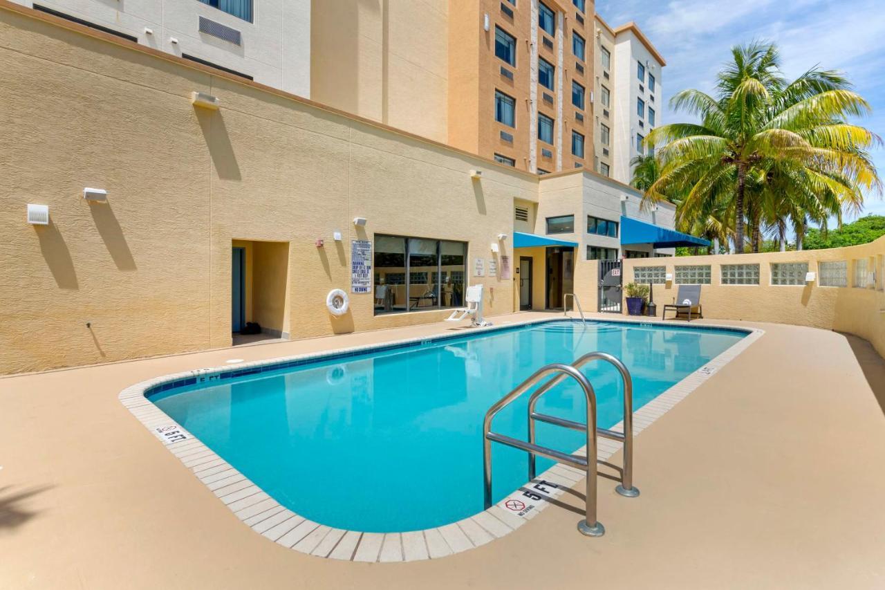 Best Western Plus Miami Executive Airport Hotel And Suites Country Walk Exteriör bild