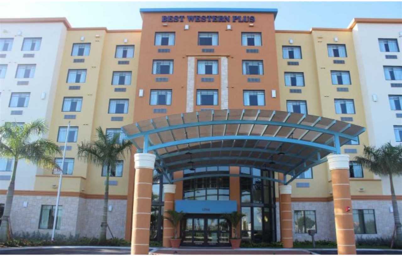 Best Western Plus Miami Executive Airport Hotel And Suites Country Walk Exteriör bild